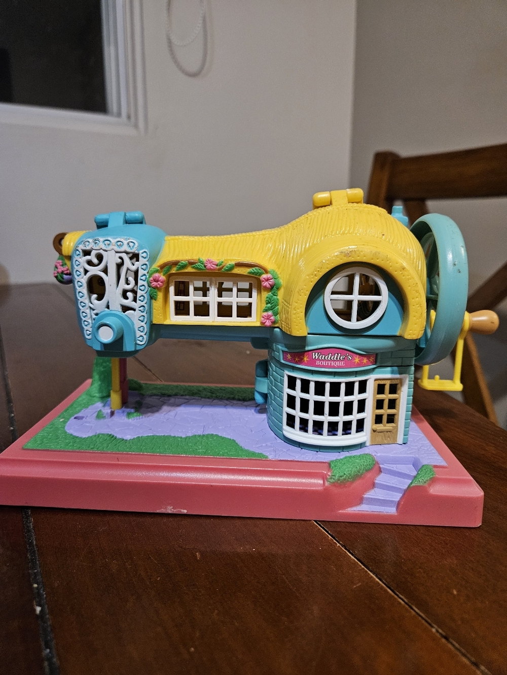 90s Waddles Boutique Teeny Tiny Families Sewing Machine Playset